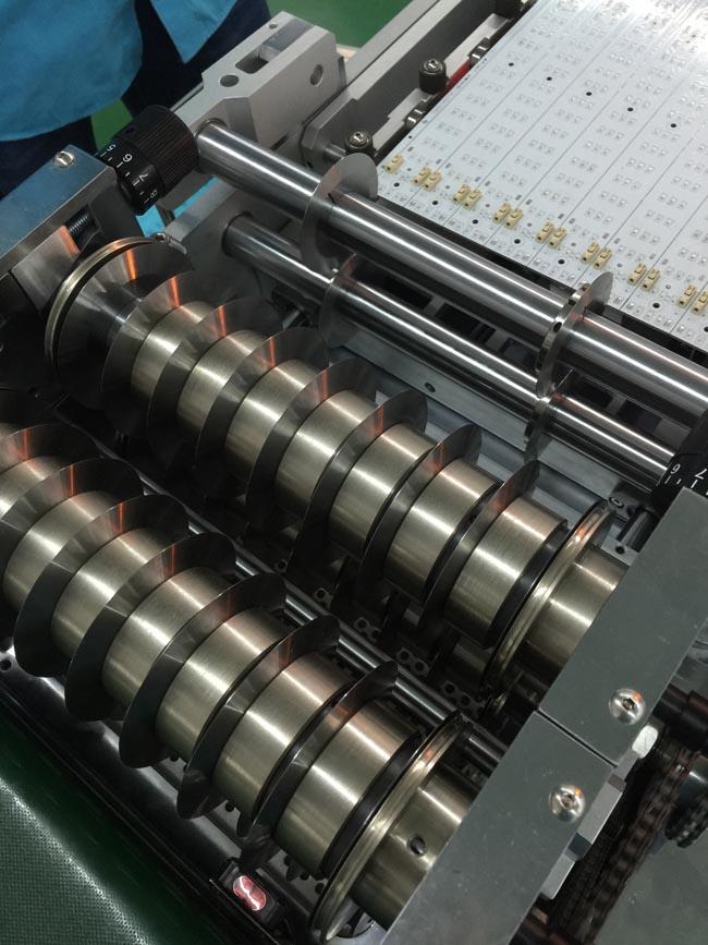 Multi Blade 0.8mm V-cut PCB Cutting Machine For LED Strip Depaneling
